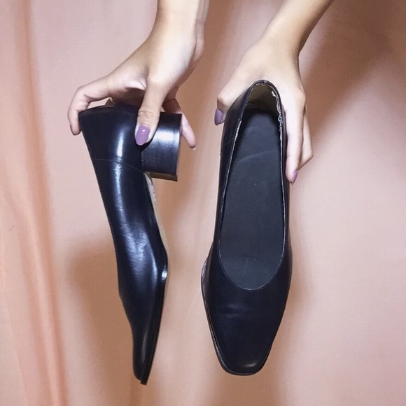 SQUARE TOE NAVY BLOCK HEEL SHOE - Picture 2 of 4